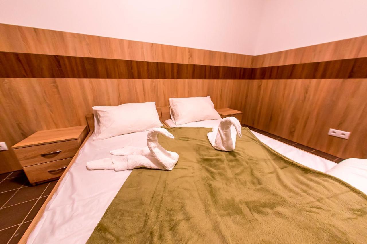 Cvse Clubhaz Es Panzio Bed & Breakfast Cegled Exterior photo